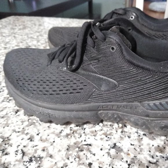 brooks adrenaline gts womens size 8